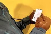 雪山登山・スキー・BCスキーでのスマホの使い方と携帯方法〜保温しながら持ち歩きタッチペンでグローブをしたまま楽々操作！