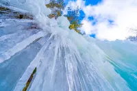 氷瀑を楽しめる滝7選【全国編】お祭り・ライトアップの情報も紹介！