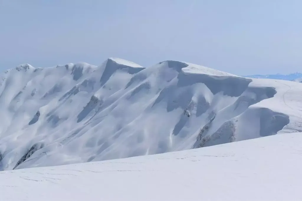 【日帰り登山】守門岳|東洋一の大雪庇を見てみたい!難易度別ルート&アクセス各種情報